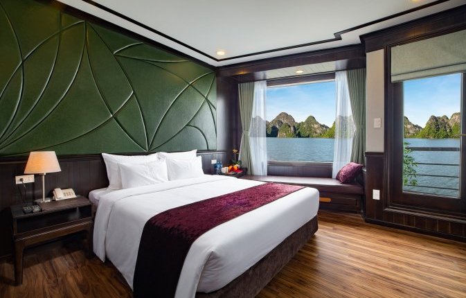Deluxe balcony cabin on Peony Cruises