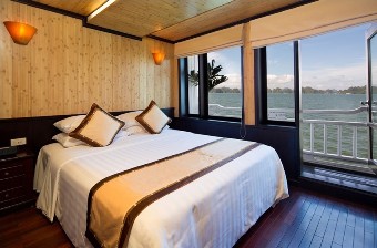 Syrena Cruises Halong Bay, Vietnam