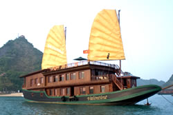 Valentine Cruise Junk Halong Bay, Vietnam